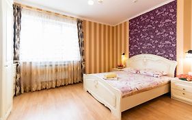 2-Room Apartments On Balzaka 8